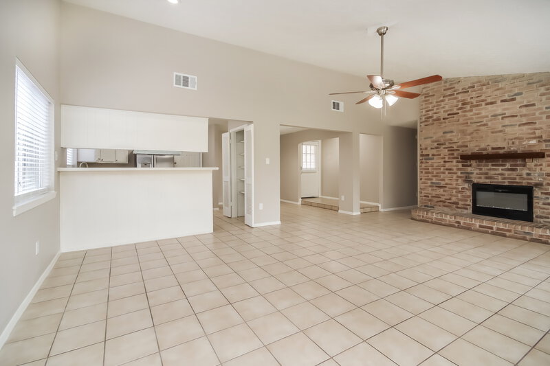 1,820/Mo, 14307 Quiet Town Ln Sugar Land, TX 77498 Living Room View 2