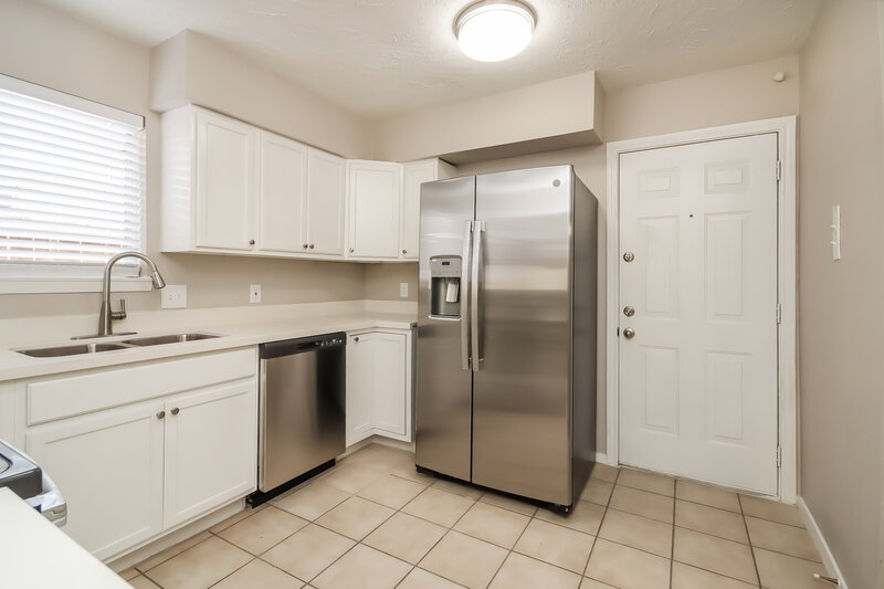 1,820/Mo, 14307 Quiet Town Ln Sugar Land, TX 77498 Kitchen View 2