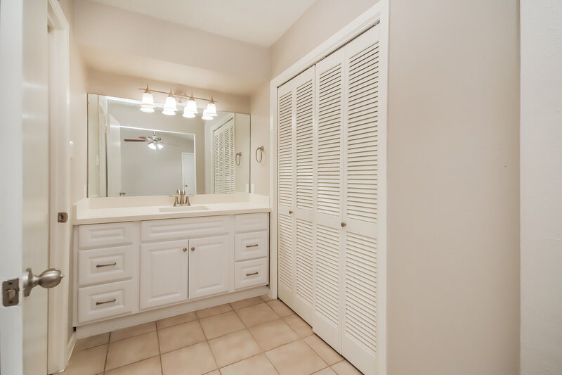 1,820/Mo, 14307 Quiet Town Ln Sugar Land, TX 77498 Main Bathroom View