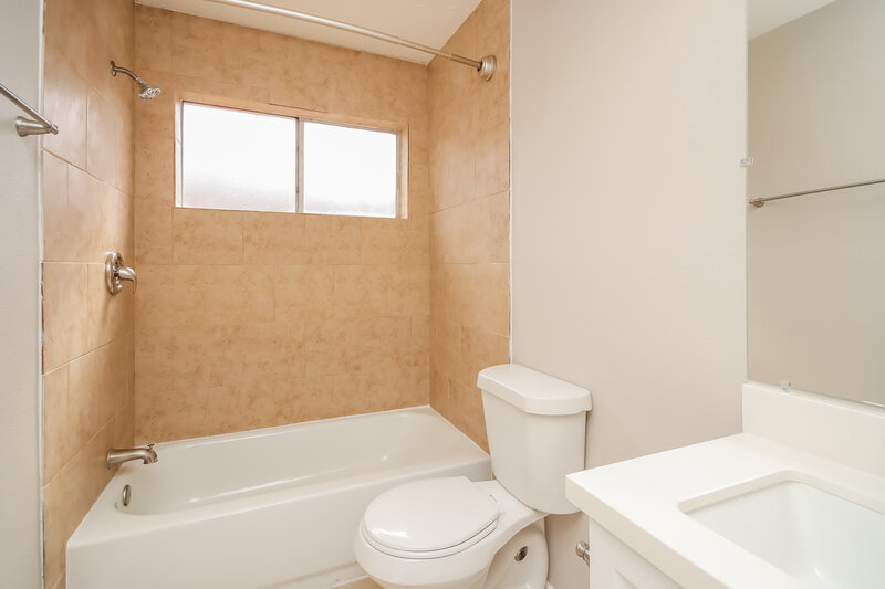 1,820/Mo, 14307 Quiet Town Ln Sugar Land, TX 77498 Bathroom View