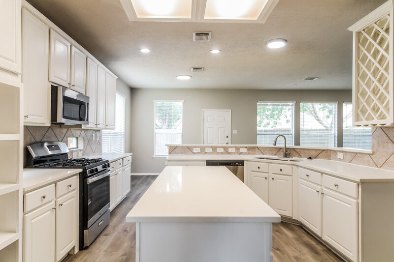 4,330/Mo, 227 Rustic Oaks Dr League City, TX 77573 Kitchen View