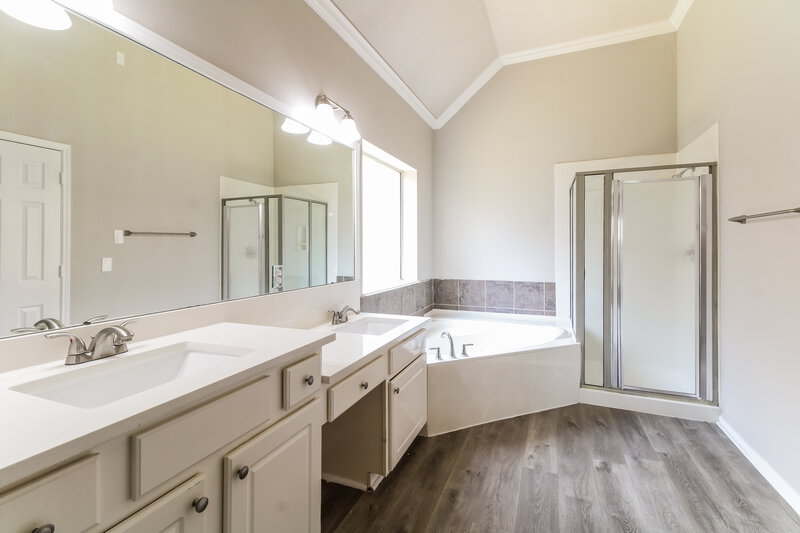 4,330/Mo, 227 Rustic Oaks Dr League City, TX 77573 Main Bathroom View