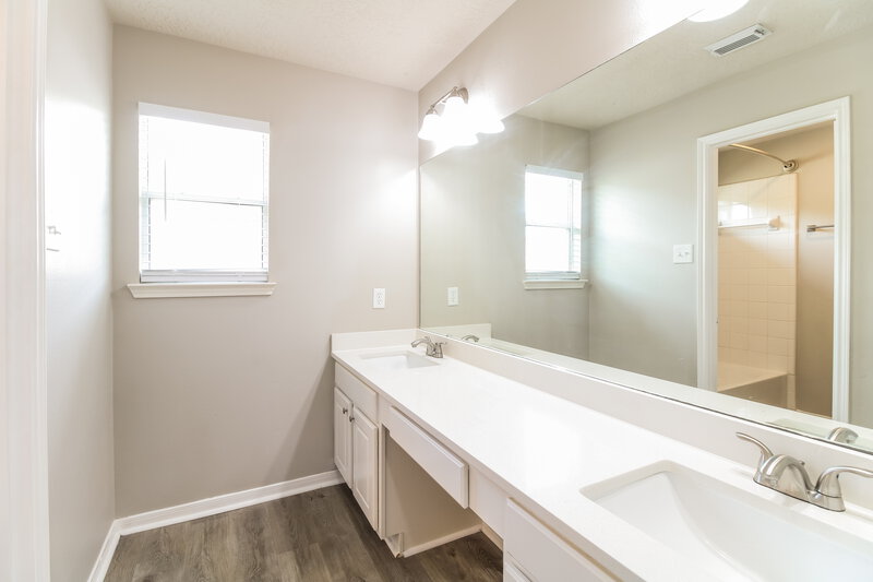 4,330/Mo, 227 Rustic Oaks Dr League City, TX 77573 Main Bathroom View 2