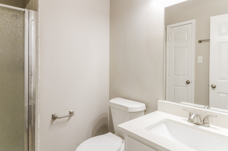 4,330/Mo, 227 Rustic Oaks Dr League City, TX 77573 Bathroom View