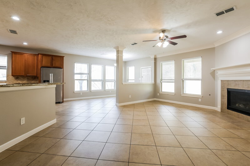 2,815/Mo, 7411 Quiet River Ln Pearland, TX 77581 Living Room View