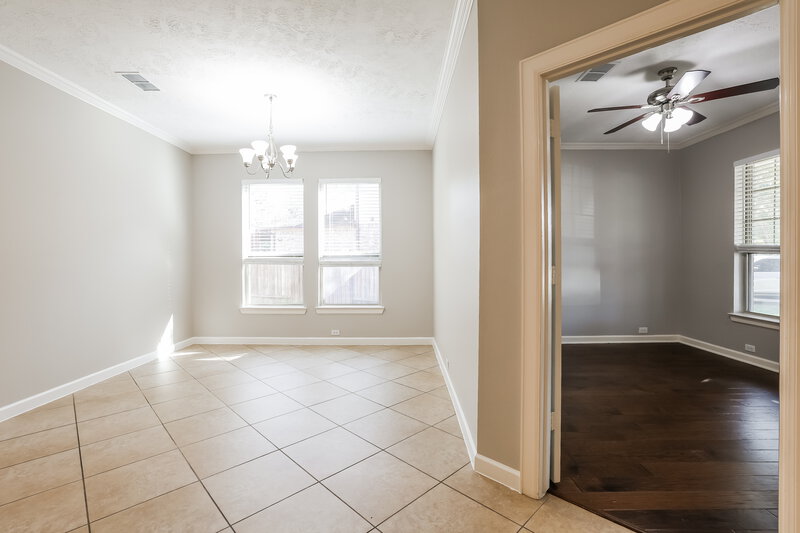 2,815/Mo, 7411 Quiet River Ln Pearland, TX 77581 Dining Room View