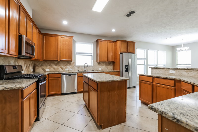 2,815/Mo, 7411 Quiet River Ln Pearland, TX 77581 Kitchen View