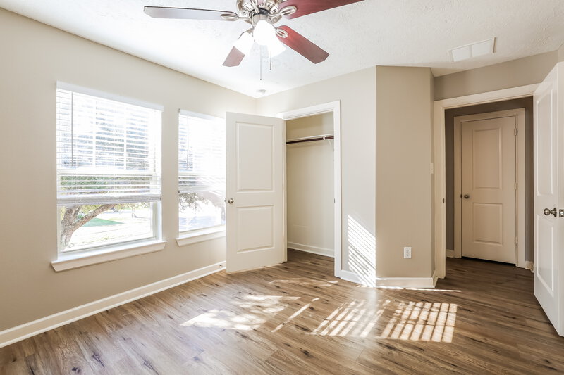 2,815/Mo, 7411 Quiet River Ln Pearland, TX 77581 Bedroom View