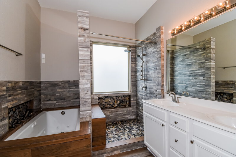 3,210/Mo, 2741 Rio Bella Ct League City, TX 77573 Main Bathroom View
