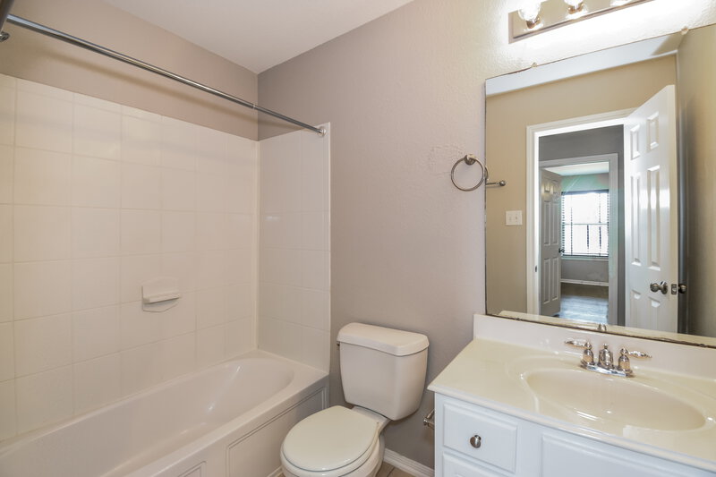 3,210/Mo, 2741 Rio Bella Ct League City, TX 77573 Bathroom View
