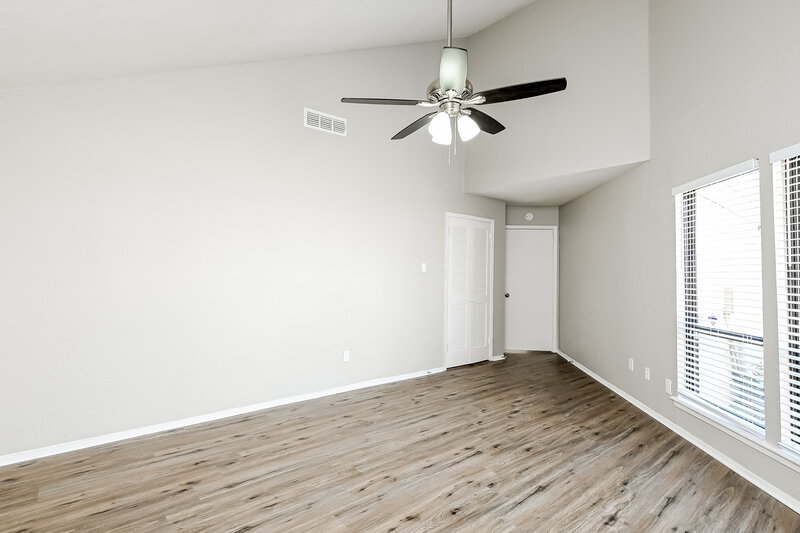 3,350/Mo, 5118 Pinewilde Dr Houston, TX 77066 Main Bedroom View 2