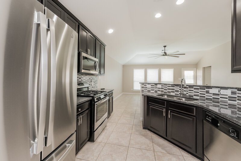 2,390/Mo, 8719 Wasatch Valley Ln Richmond, TX 77407 Kitchen View