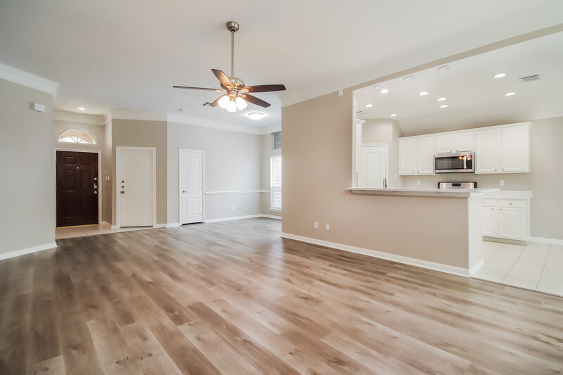 2,285/Mo, 23230 Sawmill Cross Ln Spring, TX 77373 Living Room View 2