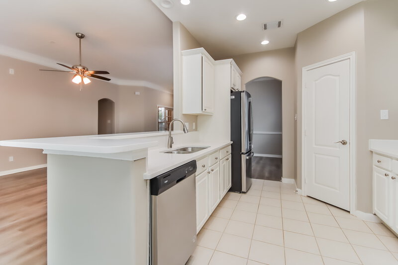 2,285/Mo, 23230 Sawmill Cross Ln Spring, TX 77373 Kitchen View 2