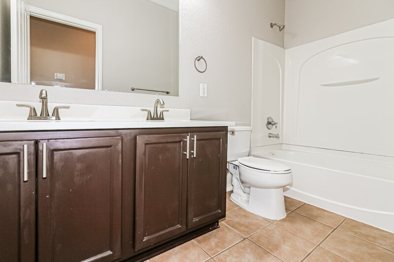 2,235/Mo, 903 Butterfly Ln Rosenberg, TX 77469 Bathroom View