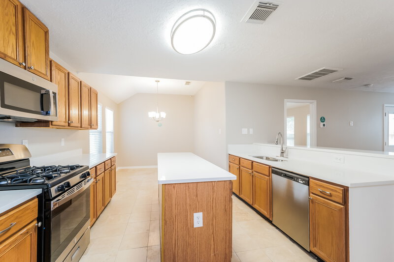 2,015/Mo, 14814 Dorray Ln Houston, TX 77082 Kitchen View 2