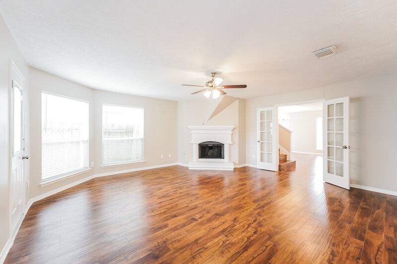 2,015/Mo, 14814 Dorray Ln Houston, TX 77082 Family Room View 3