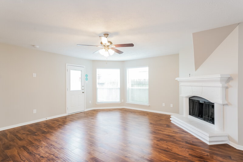2,015/Mo, 14814 Dorray Ln Houston, TX 77082 Family Room View 4