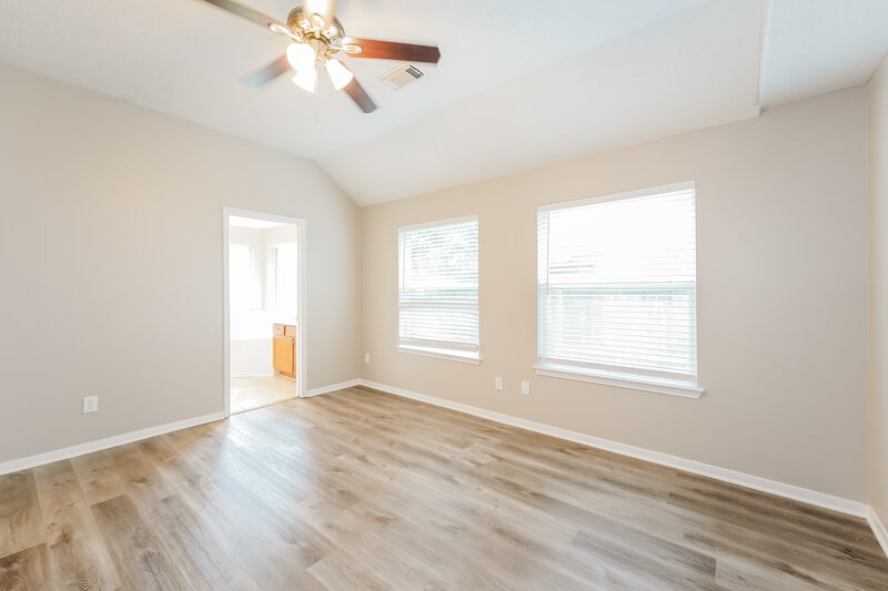 2,015/Mo, 14814 Dorray Ln Houston, TX 77082 Main Bedroom View 2