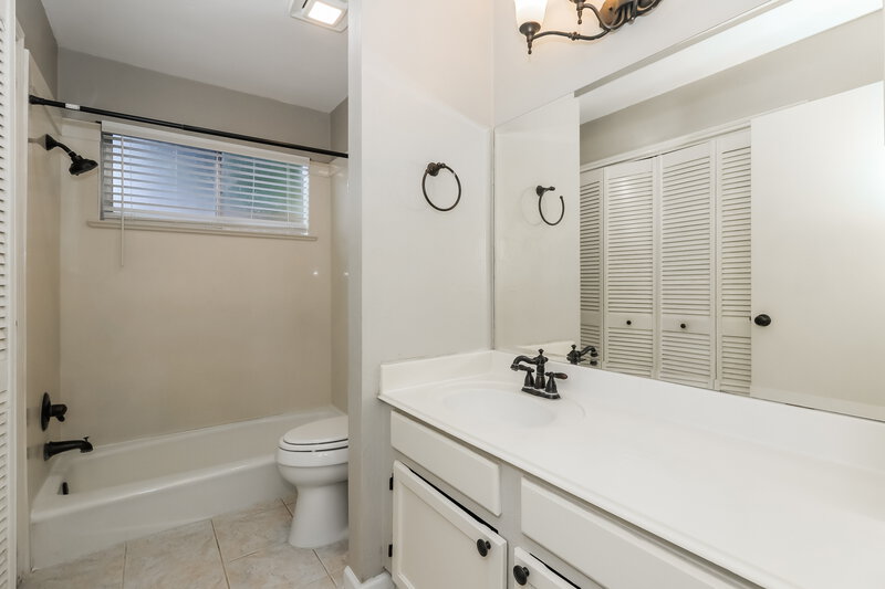1,840/Mo, 1022 Red Rock Canyon Dr Katy, TX 77450 Bathroom View