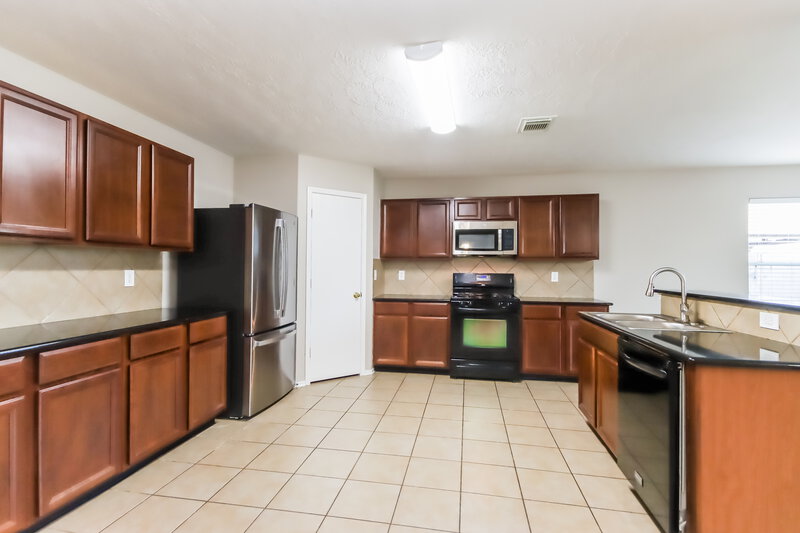 3,135/Mo, 18222 Thicket Grove Rd Houston, TX 77084 Kitchen View