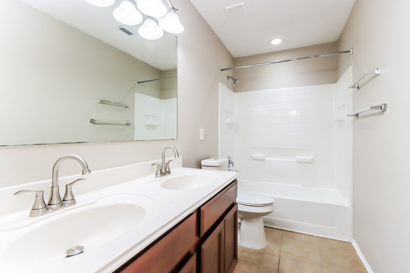 3,135/Mo, 18222 Thicket Grove Rd Houston, TX 77084 Bathroom View