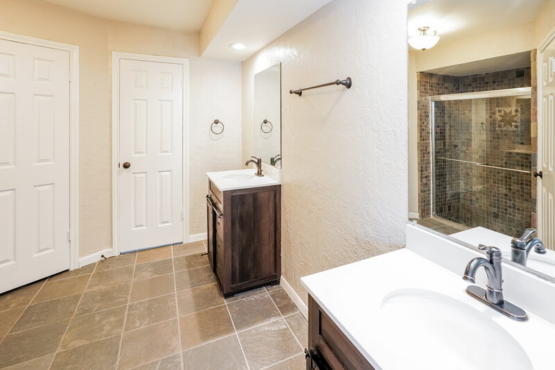 2,055/Mo, 24814 Butterwick Dr Spring, TX 77389 Main Bathroom View