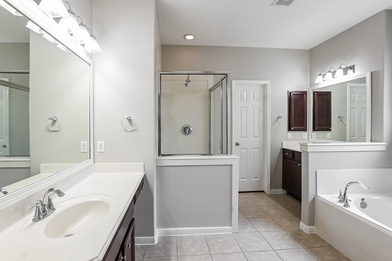 2,820/Mo, 8211 Miramar Crest Ct Tomball, TX 77375 Main Bathroom View