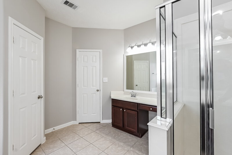 2,820/Mo, 8211 Miramar Crest Ct Tomball, TX 77375 Main Bathroom View 2