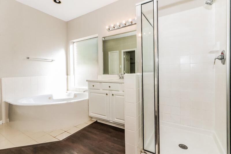 3,140/Mo, 2534 Bridge Hampton Way Sugar Land, TX 77479 Main Bathroom View 2