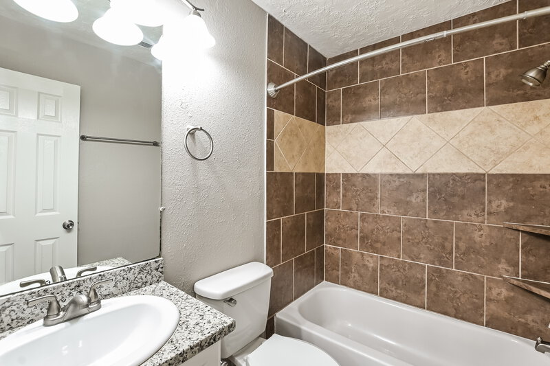 1,735/Mo, 17603 Northfalk Dr Houston, TX 77084 Main Bathroom View