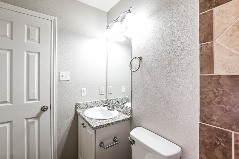 1,735/Mo, 17603 Northfalk Dr Houston, TX 77084 Bathroom View