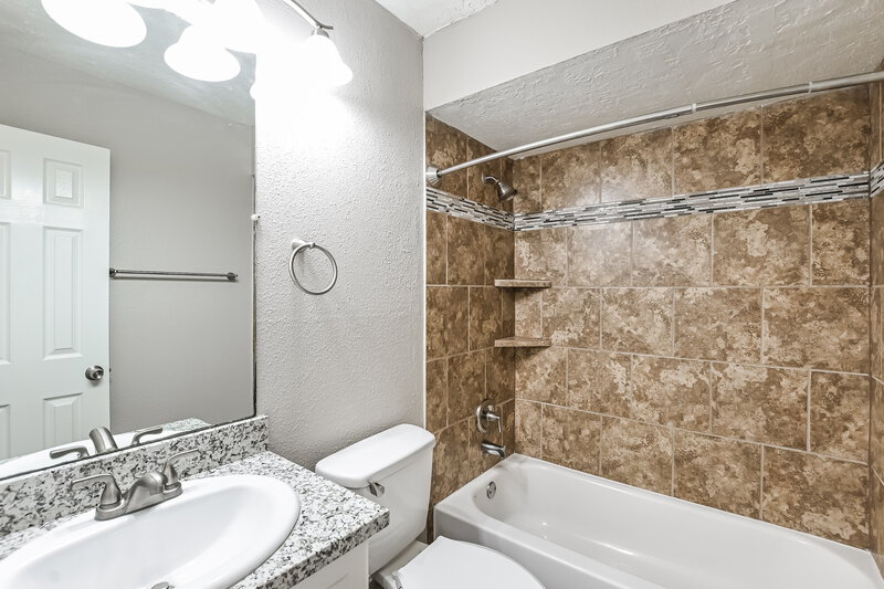 1,735/Mo, 17603 Northfalk Dr Houston, TX 77084 Bathroom View 2