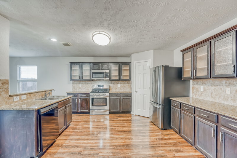 2,400/Mo, 419 Sunwood Glenn Ln Katy, TX 77494 Kitchen View