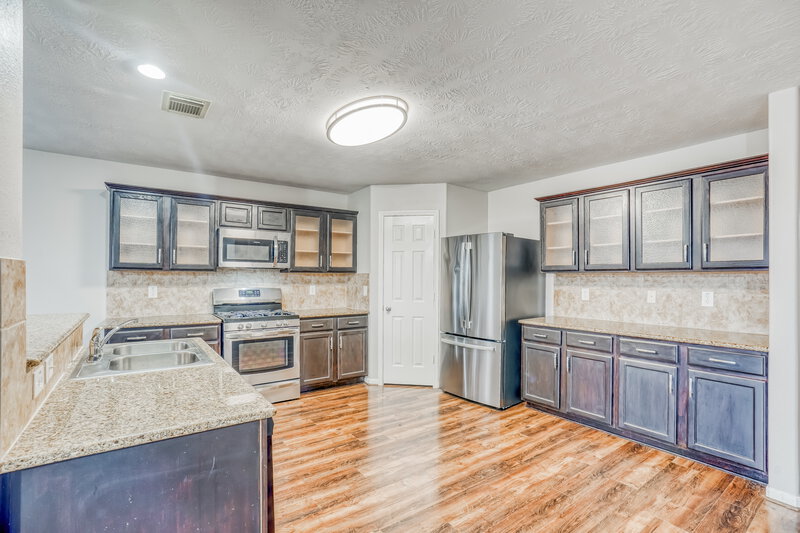 2,400/Mo, 419 Sunwood Glenn Ln Katy, TX 77494 Kitchen View 2