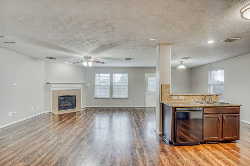 2,400/Mo, 419 Sunwood Glenn Ln Katy, TX 77494 Family Room View