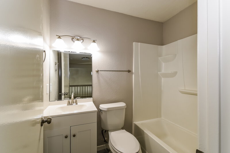 1,905/Mo, 12230 Villa Lea Ln Houston, TX 77071 Bathroom View