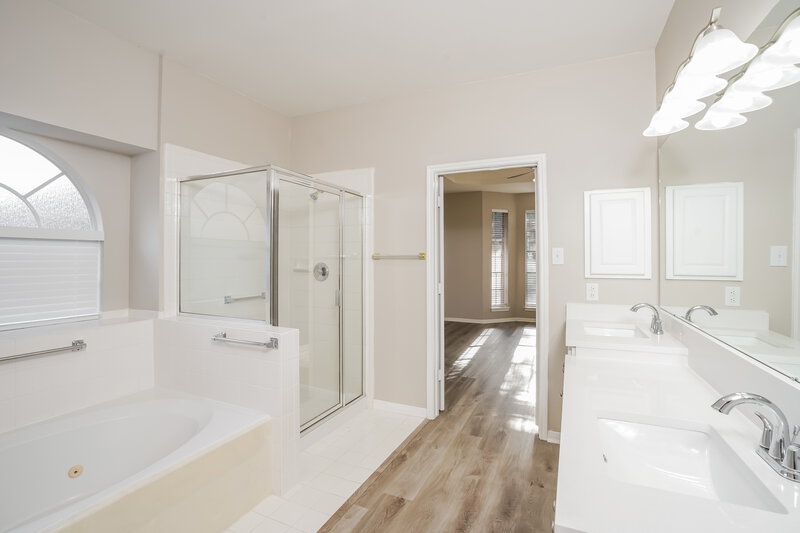 2,925/Mo, 1423 Tilman Dr Richmond, TX 77406 Main Bathroom View 2