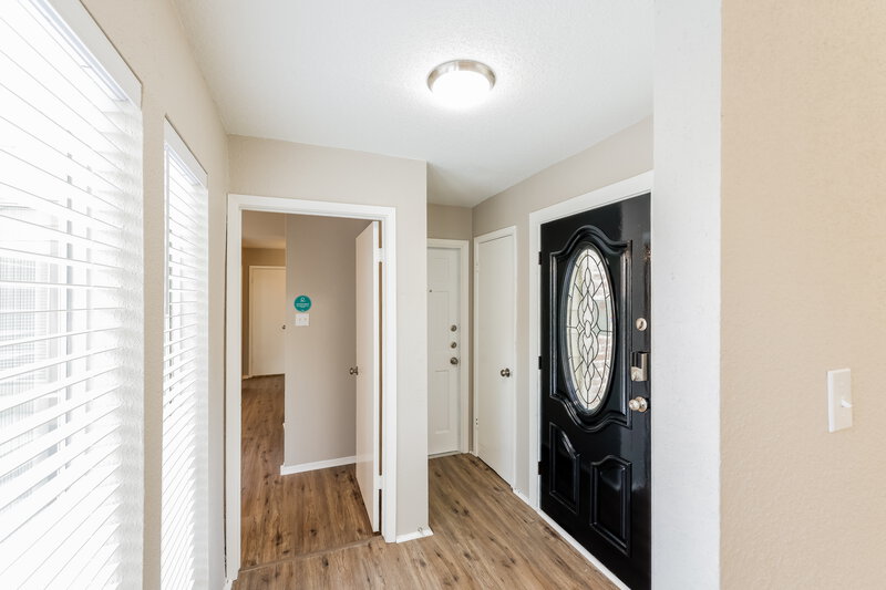 2,135/Mo, 4366 Wildacres Dr Houston, TX 77072 Foyer View