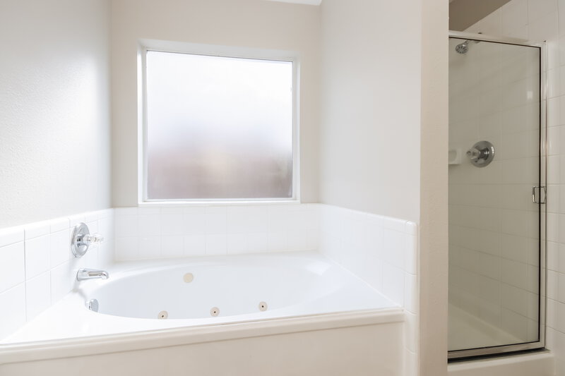 2,390/Mo, 26122 Cypresswood Dr Spring, TX 77373 Main Bathroom View
