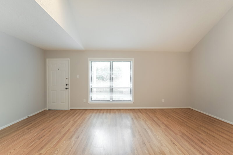 2,425/Mo, 1102 Forest Home Dr Houston, TX 77077 Living Room View 2