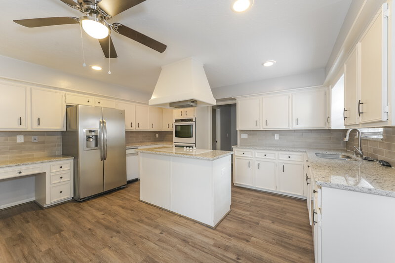 2,425/Mo, 1102 Forest Home Dr Houston, TX 77077 Kitchen View