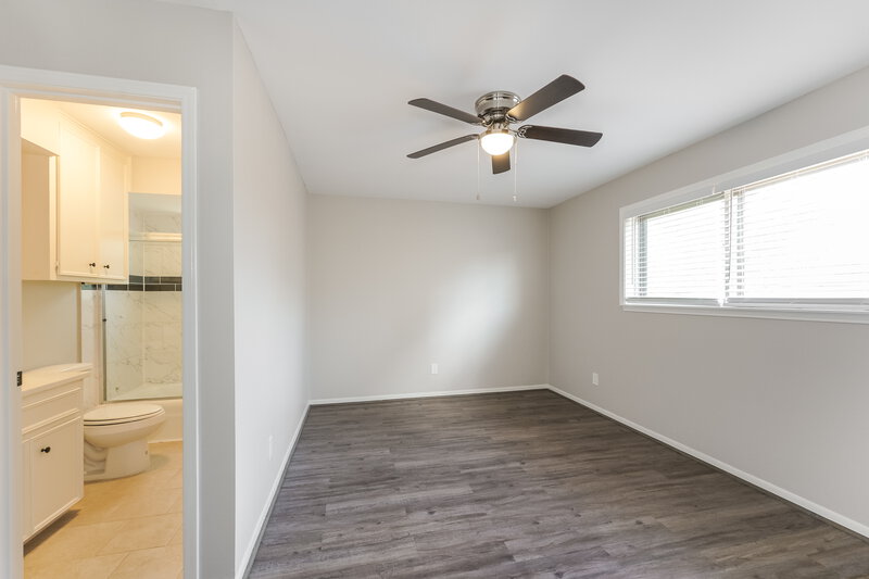 2,425/Mo, 1102 Forest Home Dr Houston, TX 77077 Bedroom View 3