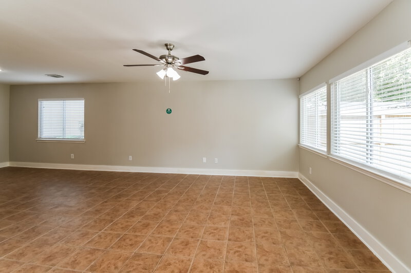 2,440/Mo, 439 Laurel Sage Dr Kingwood, TX 77339 Living Room View