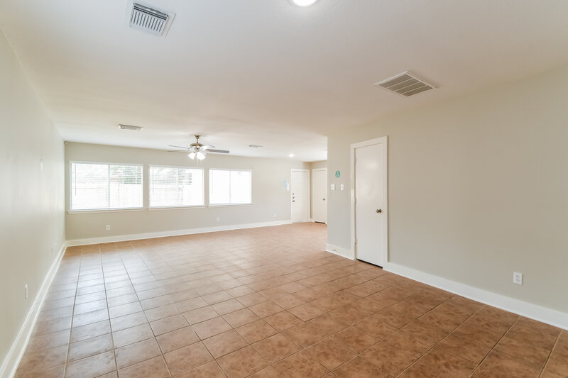 2,440/Mo, 439 Laurel Sage Dr Kingwood, TX 77339 Living Room View 2