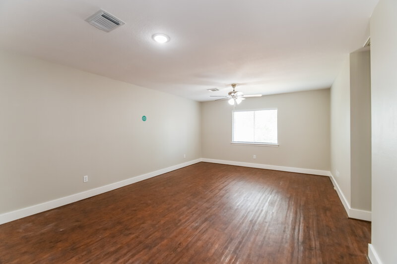 2,440/Mo, 439 Laurel Sage Dr Kingwood, TX 77339 Main Bedroom View