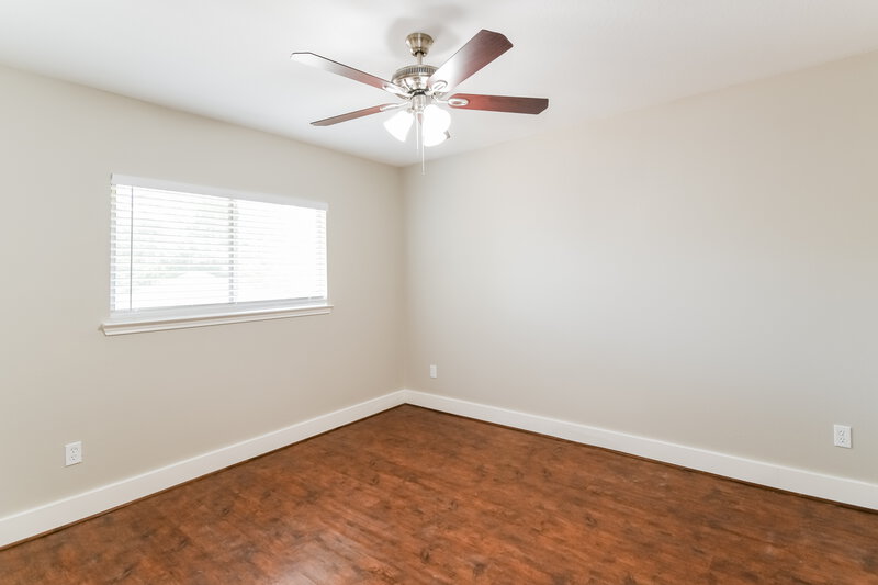 2,440/Mo, 439 Laurel Sage Dr Kingwood, TX 77339 Bedroom View