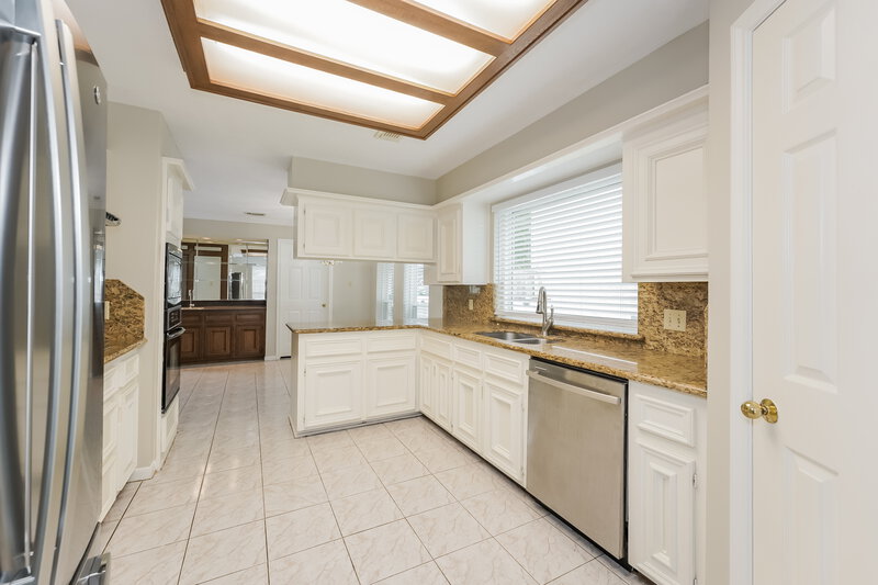 3,225/Mo, 15806 Knoll Lake Dr Houston, TX 77095 Kitchen View 2