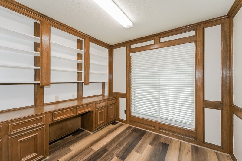 3,225/Mo, 15806 Knoll Lake Dr Houston, TX 77095 Office View