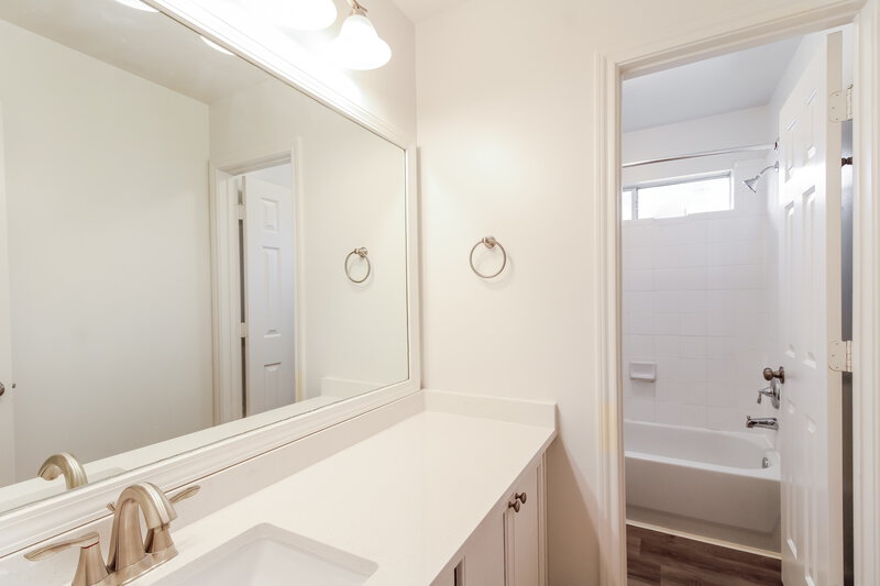 2,185/Mo, 6746 Carly Park Way Houston, TX 77084 Main Bathroom View